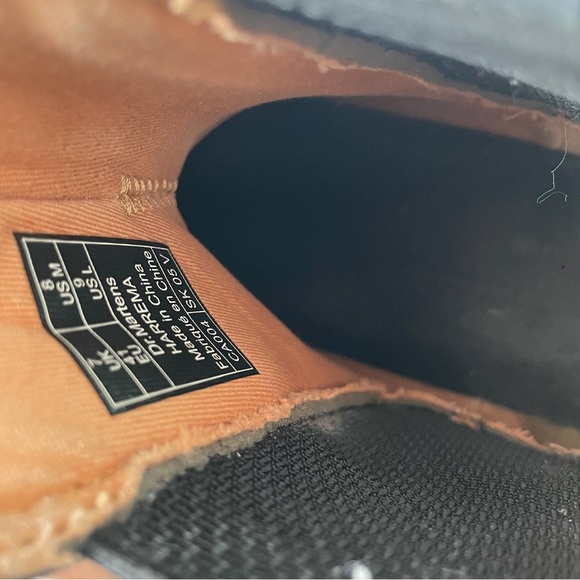 Dr. Martens Harrema Black Leather Unisex Chelsea Boots | US 8 - Picture 7 of 8